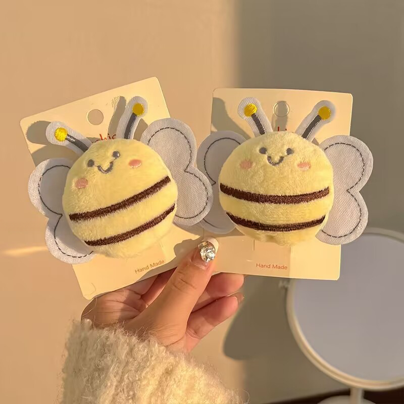 Cute cartoon bee hairpin