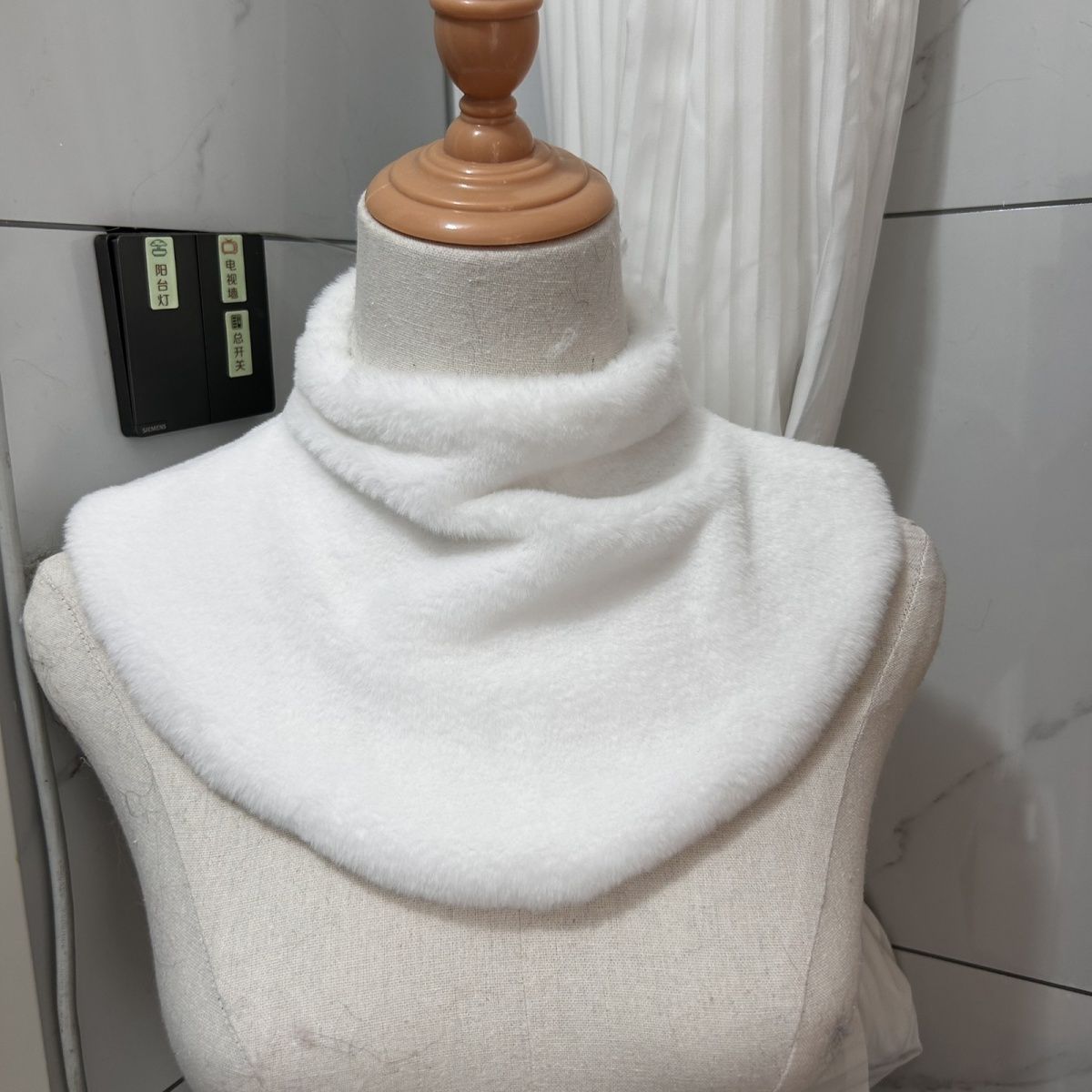 fur collar neck