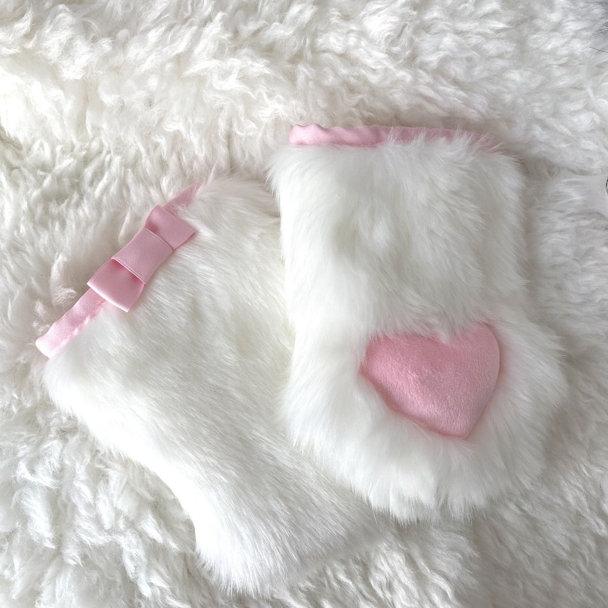 Furry handmade love pads close to the claws