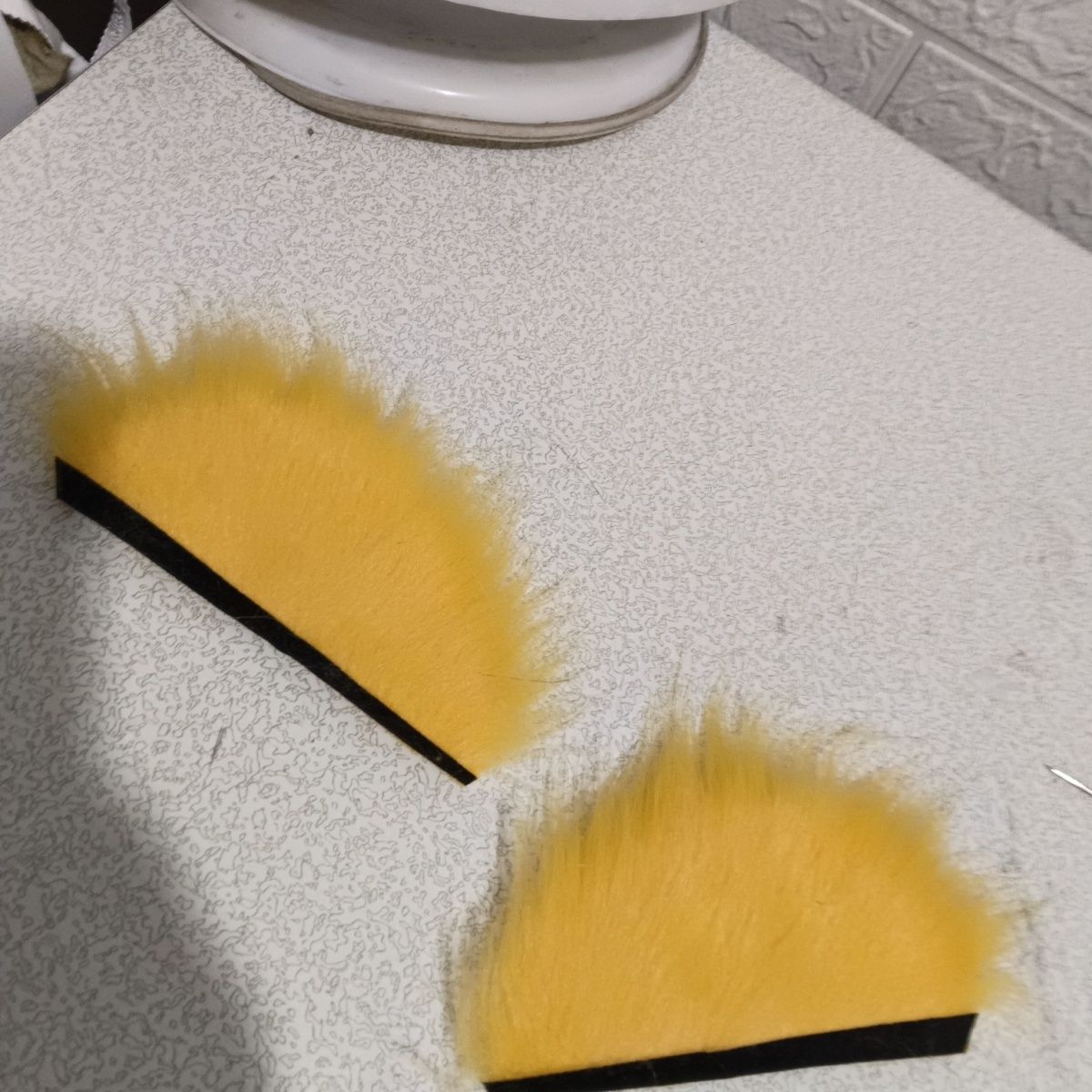 Furry head with half-covered eyelids