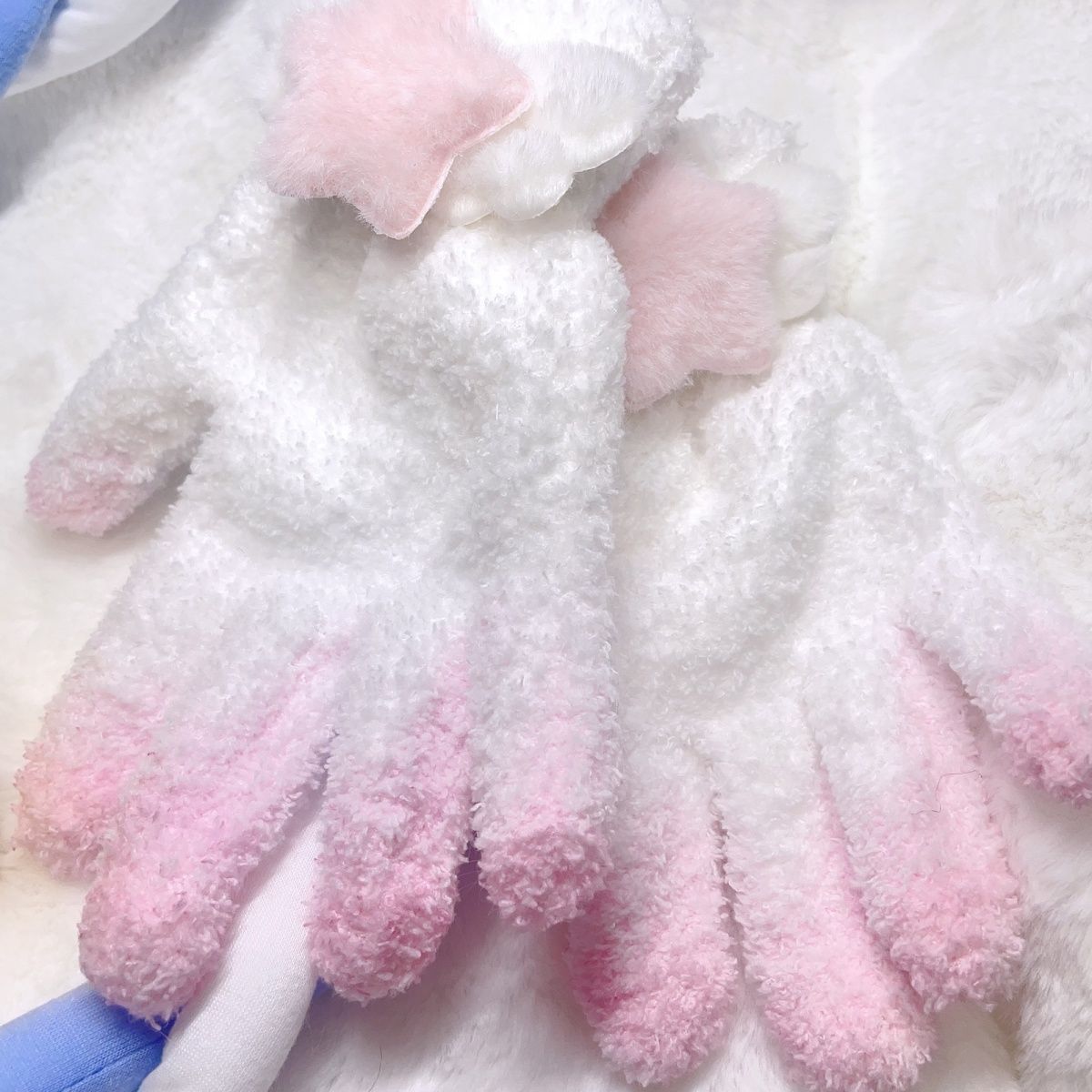 Furry gloves suitable for kig beast white plush