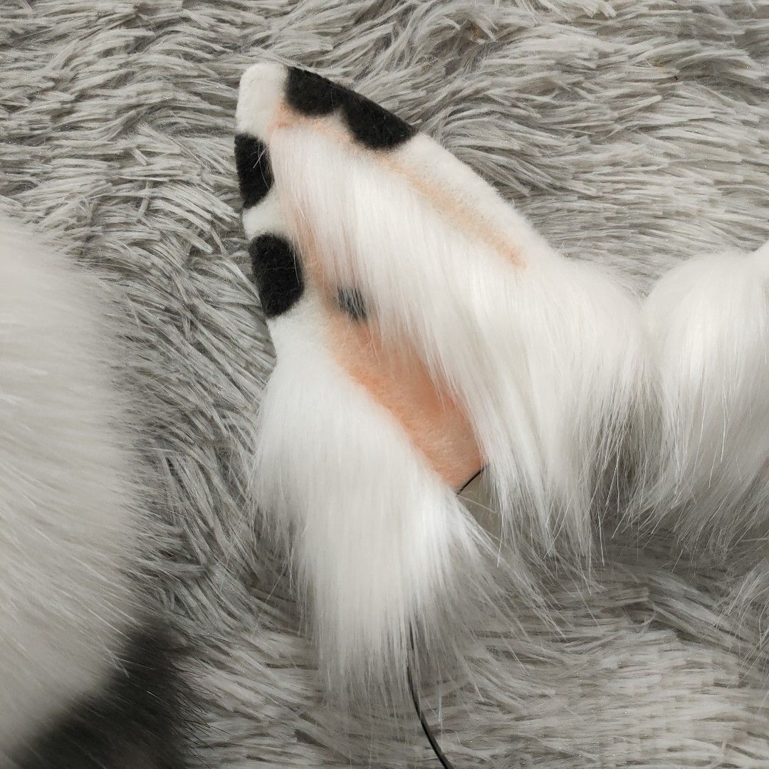 Make simulated spotted rabbit ears