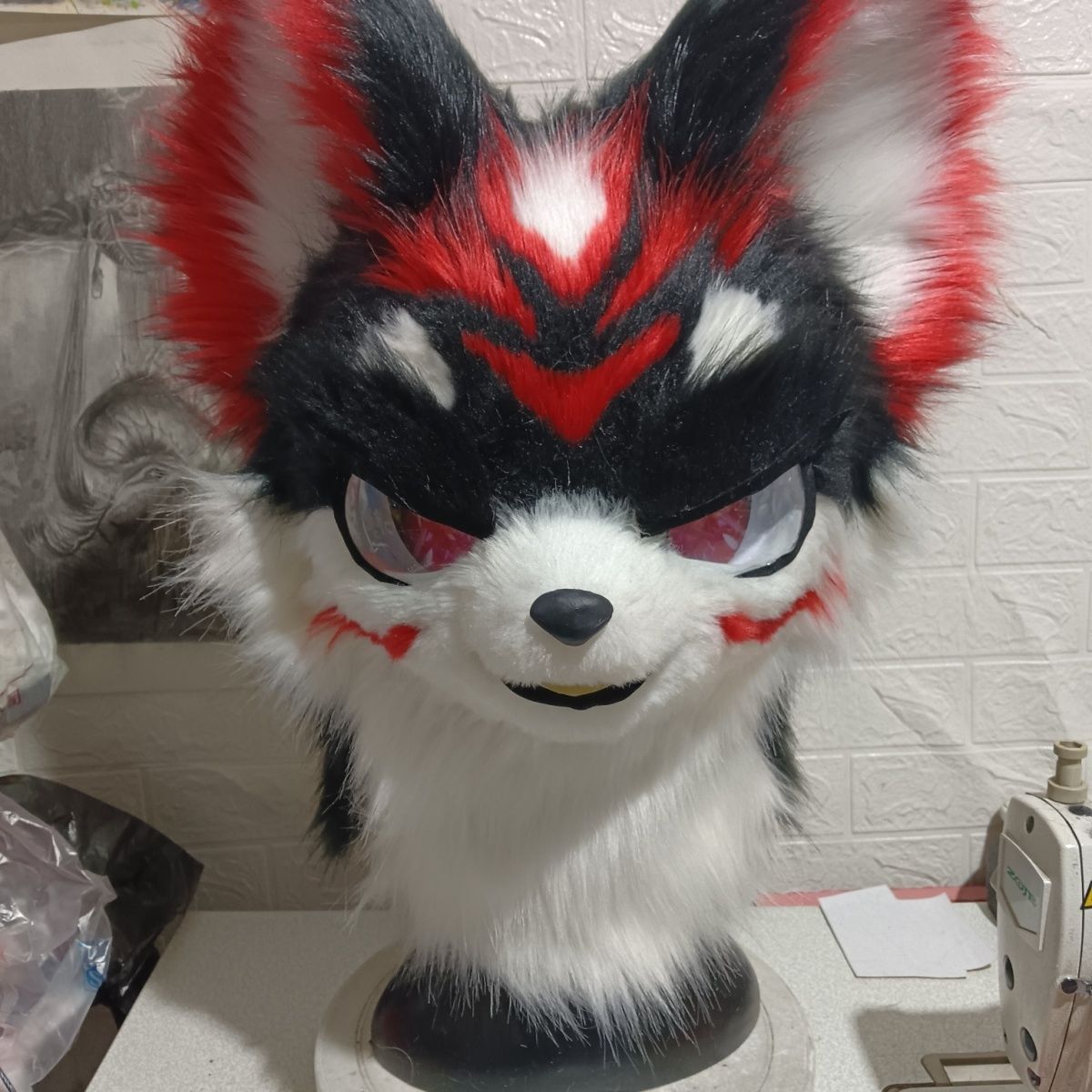 Furry head with half-covered eyelids
