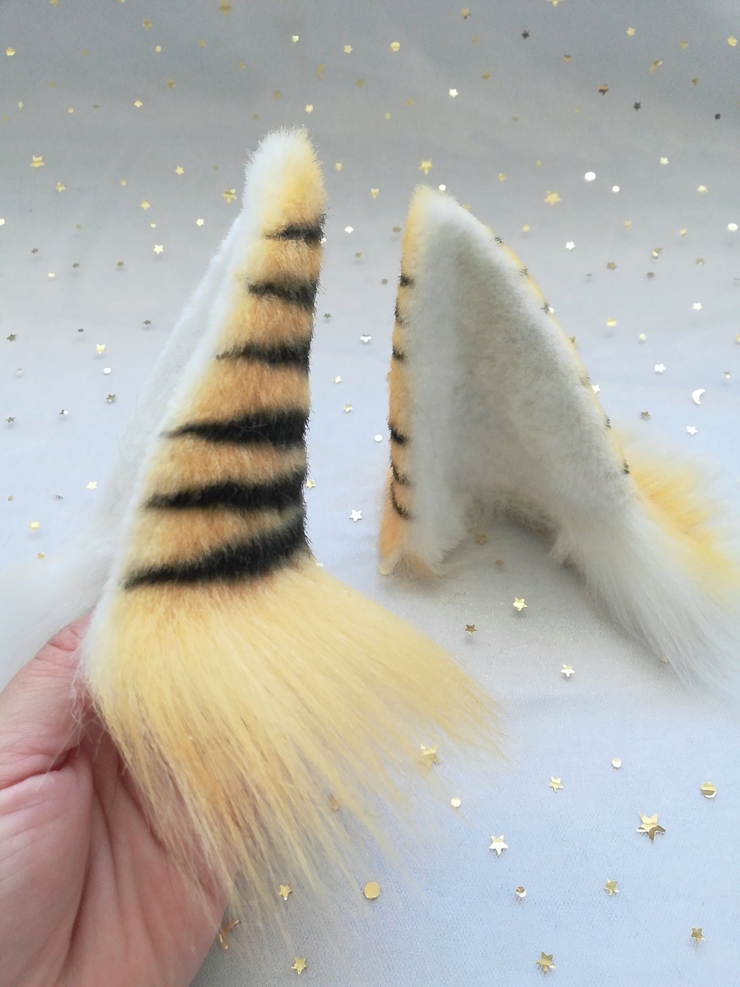 Simulation of animal ears and tail Simulation of tiger ears and tail