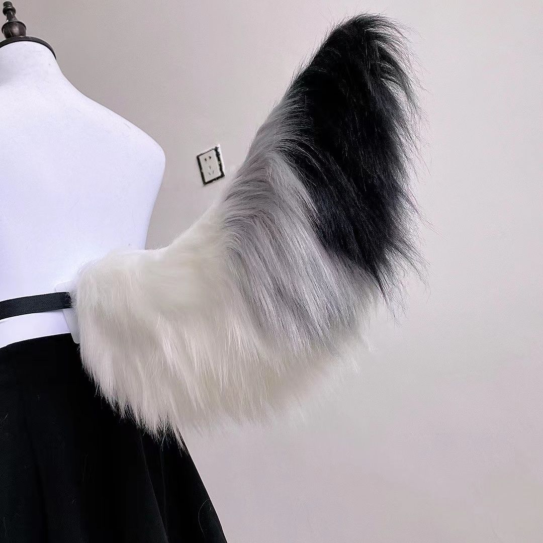 Gray and white gradient cos tail