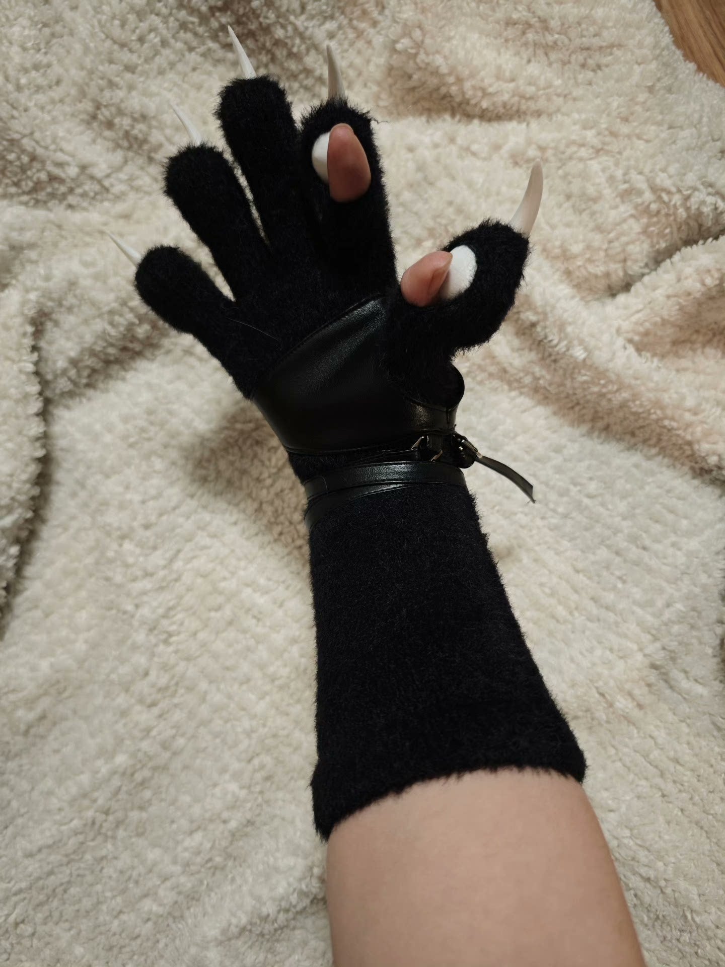 Long claws with touch screen and detachable nails