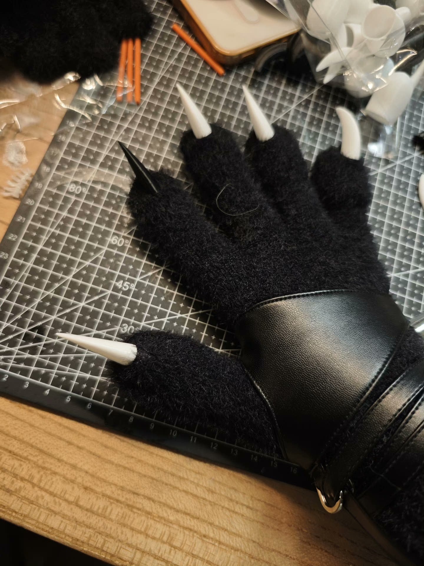 Long claws with touch screen and detachable nails