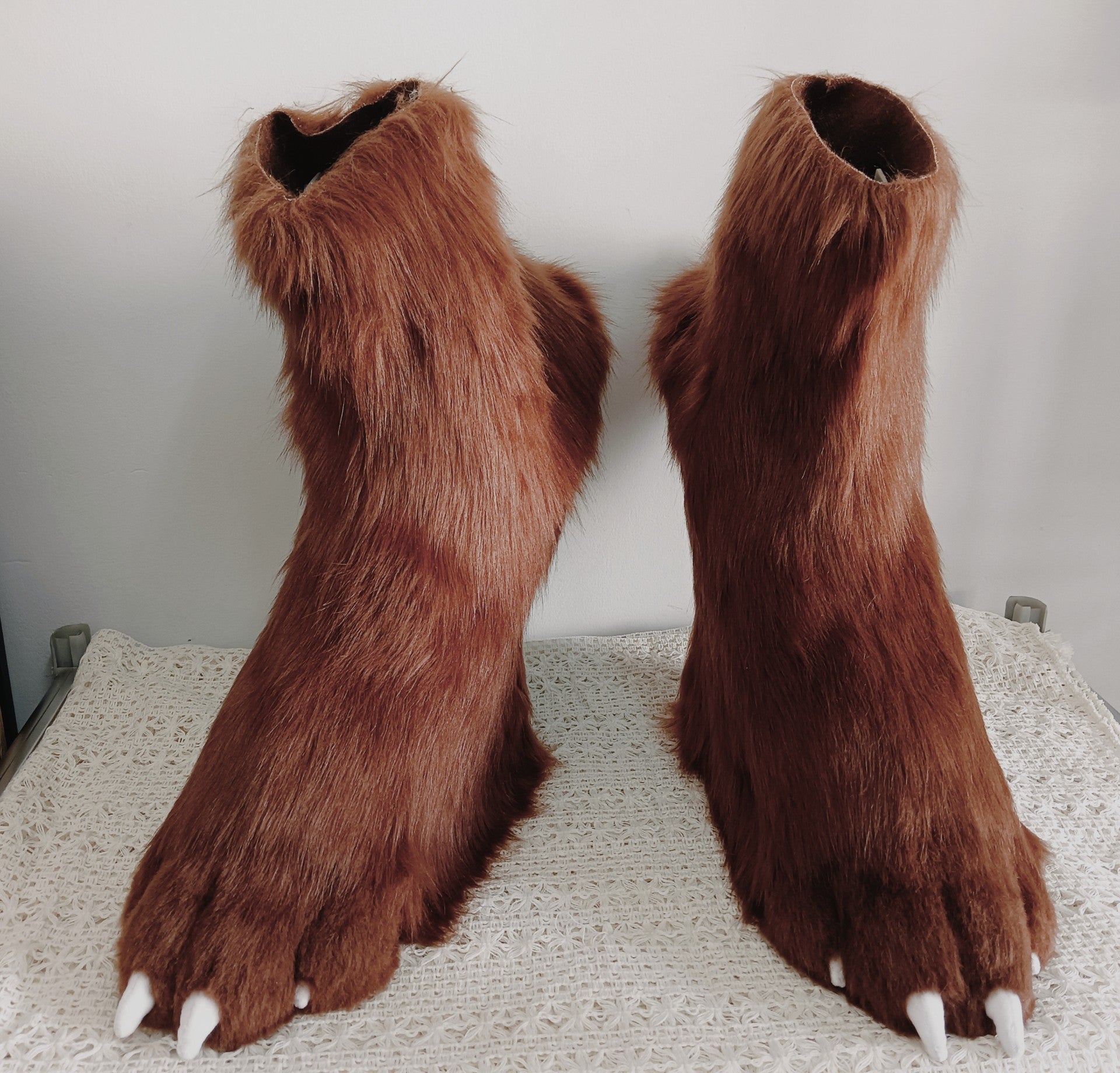 Long animal feet realistic