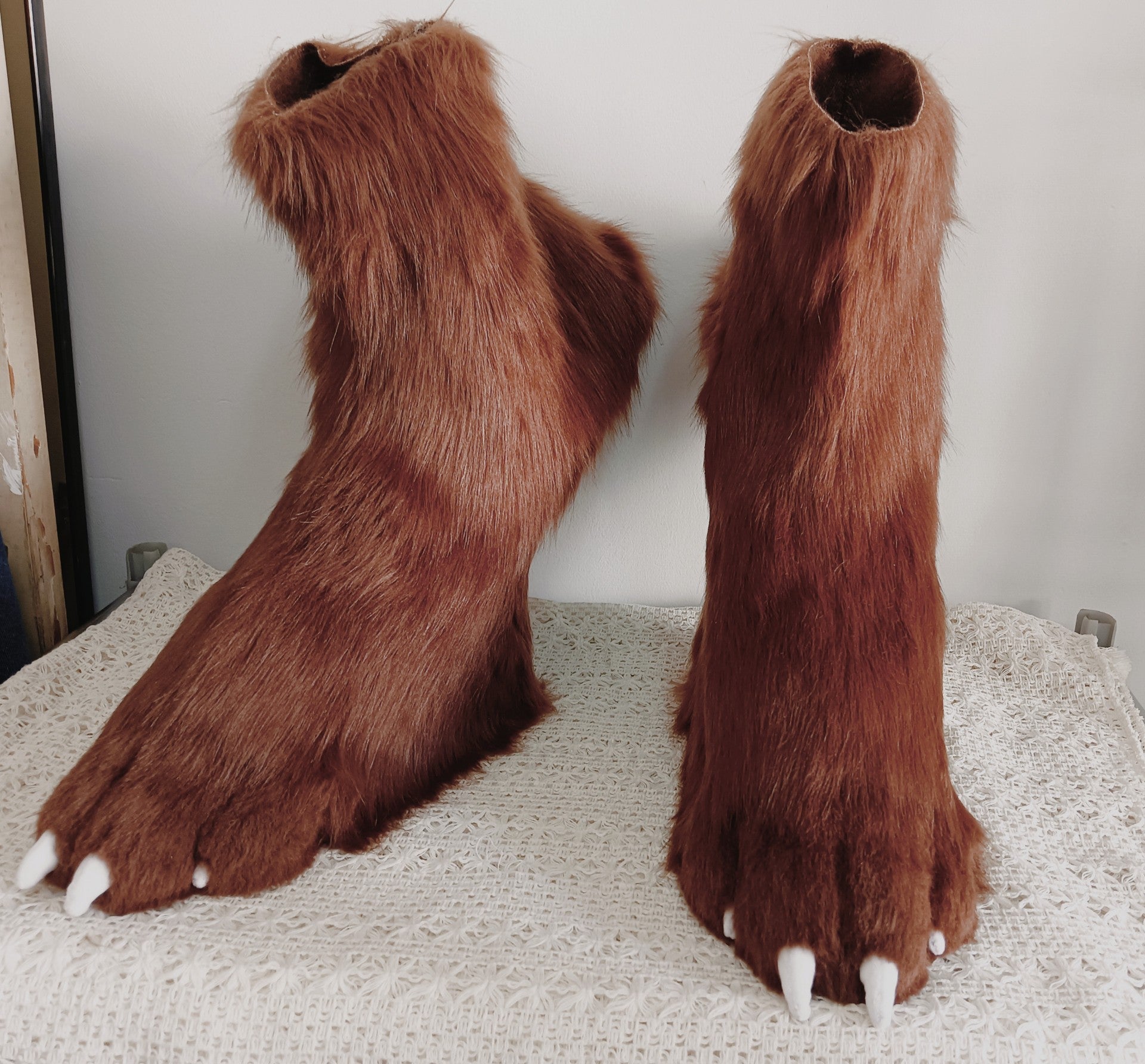 Long animal feet realistic
