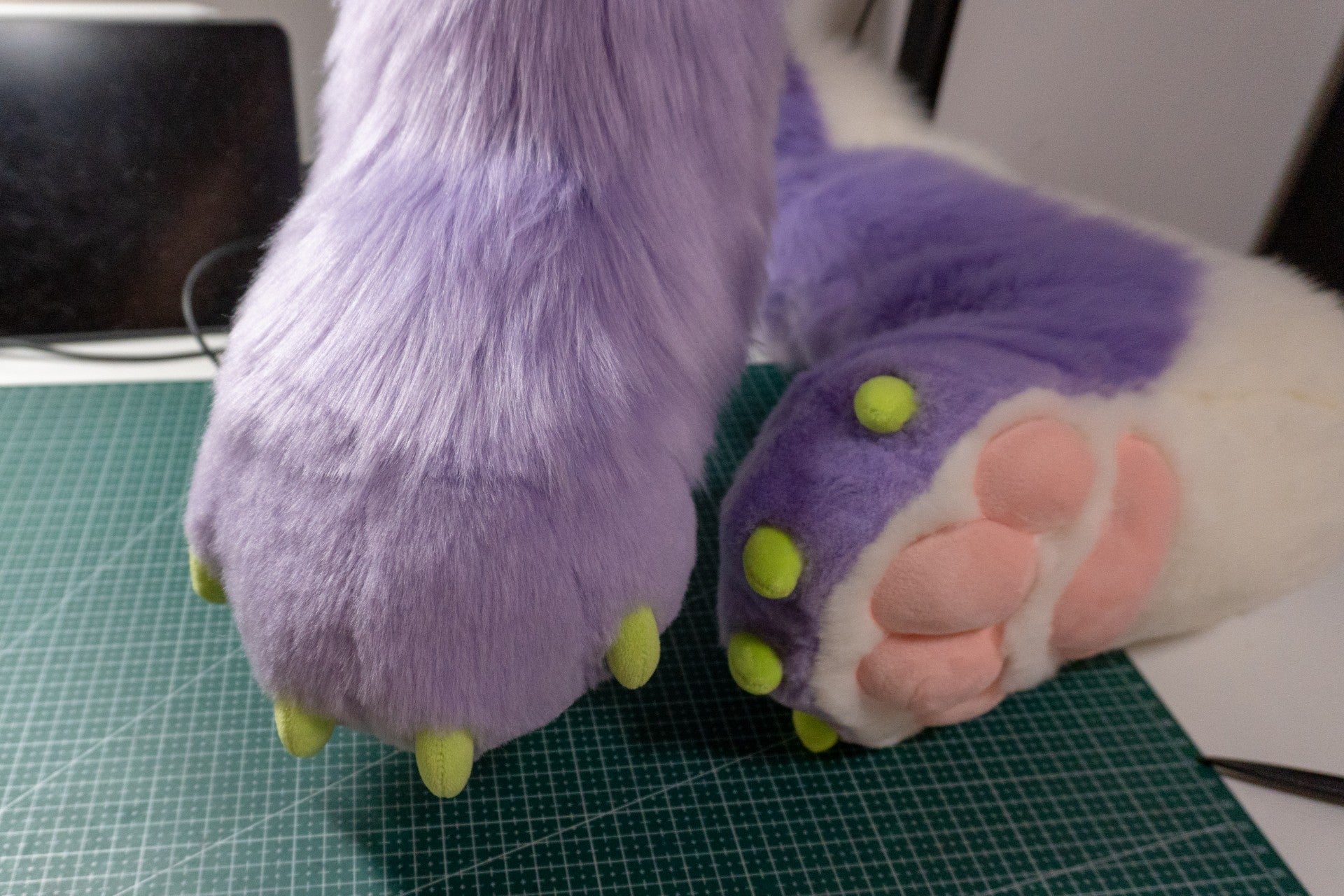 Close-fitting furry furry socks