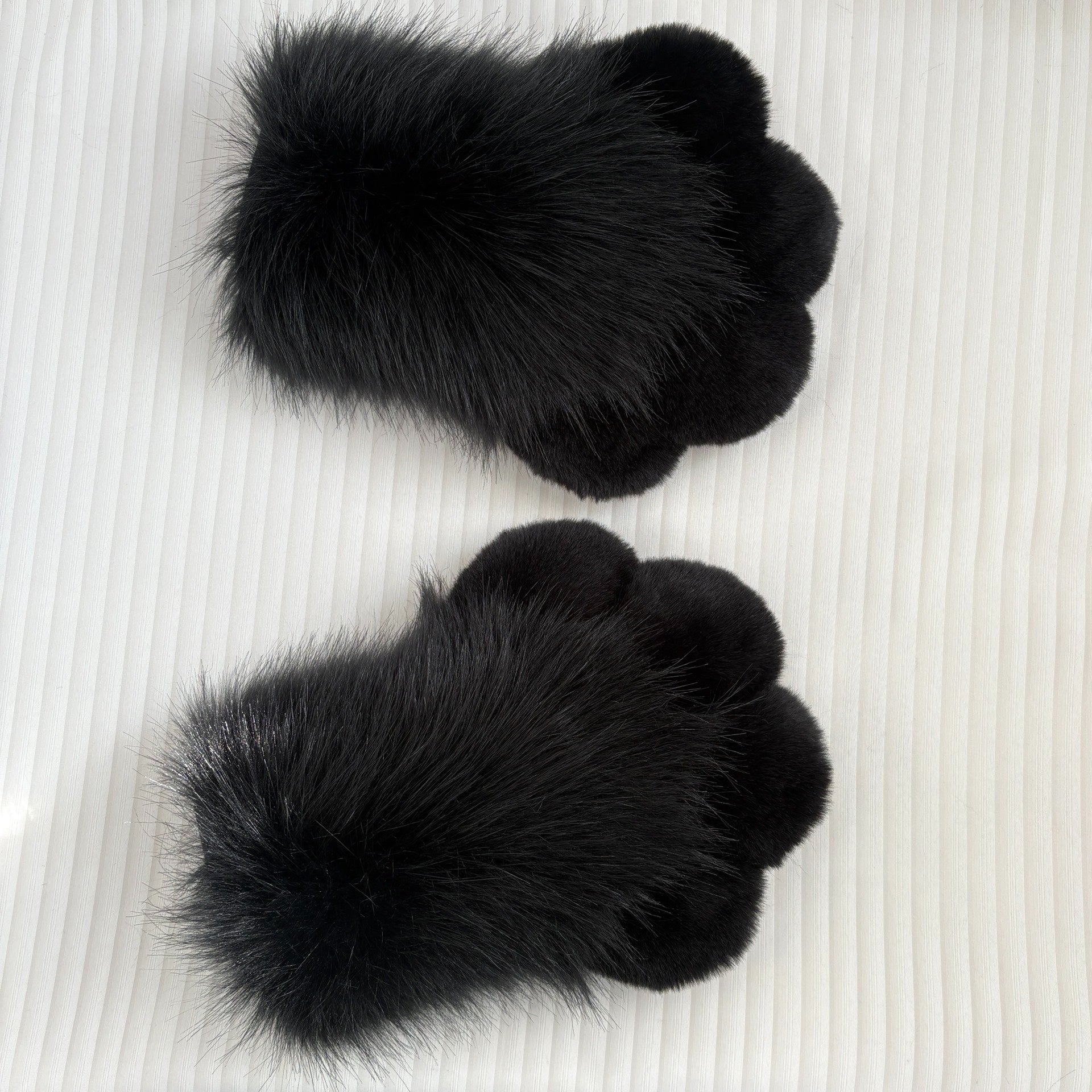 Black and pink color matching claw