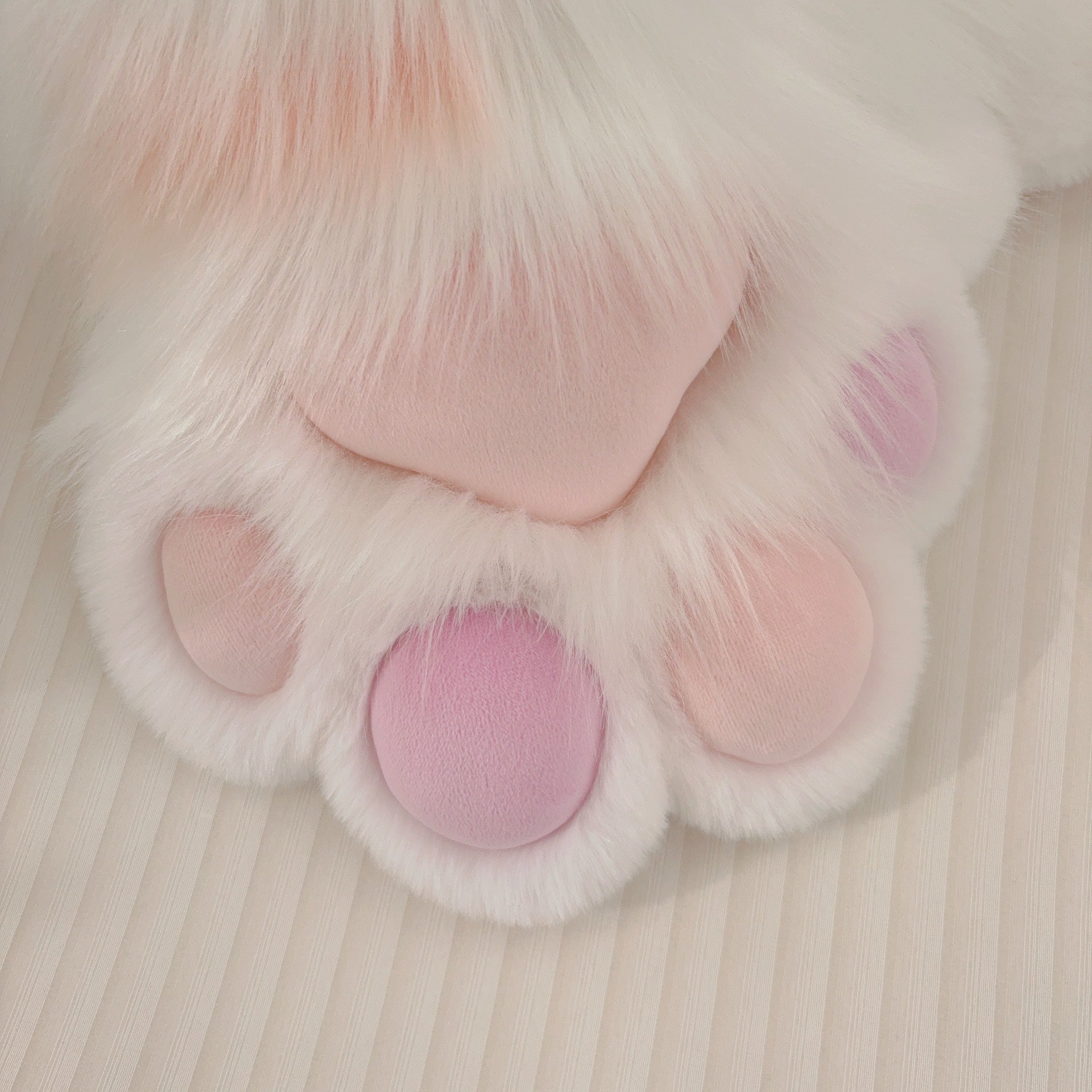 Pink and purple gradient claws