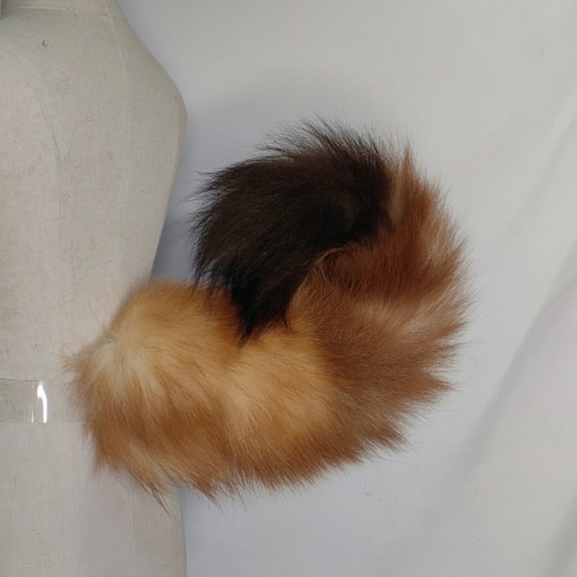 Caramel gradient brown electric beast tail remote control