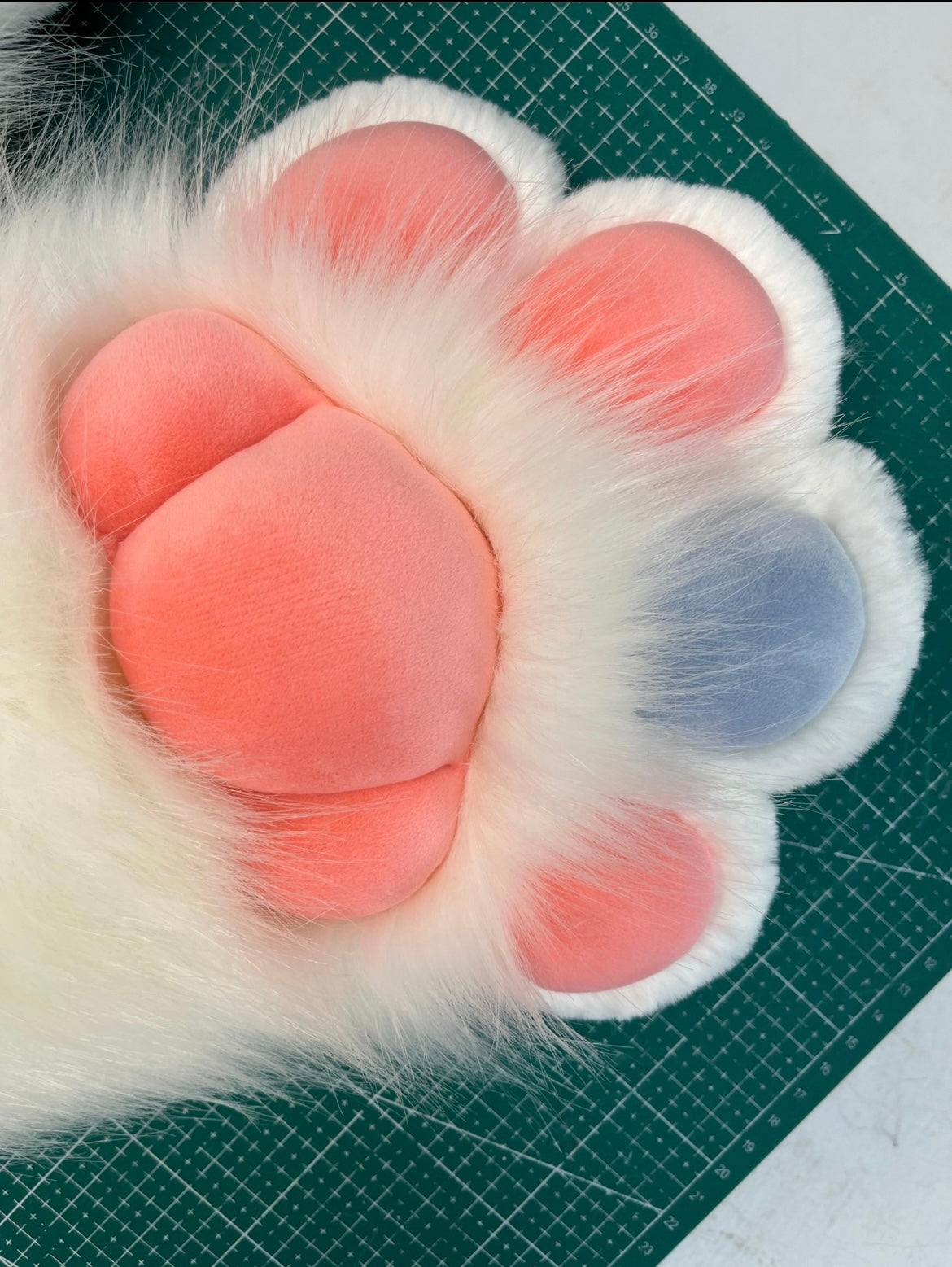Custom patterned spotted animal claws