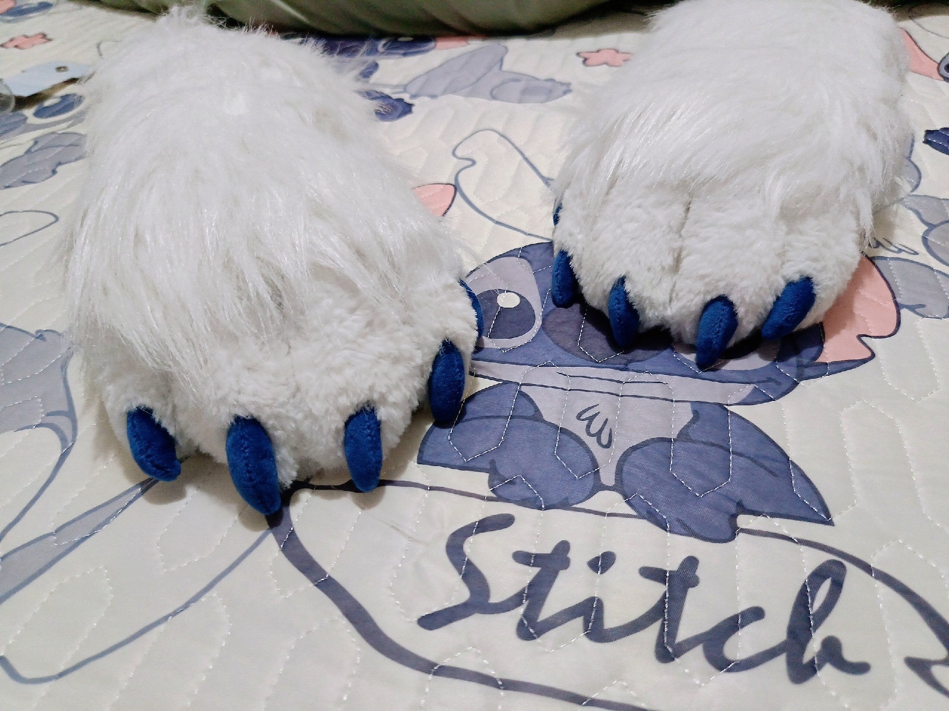Kemono five-fingered claw