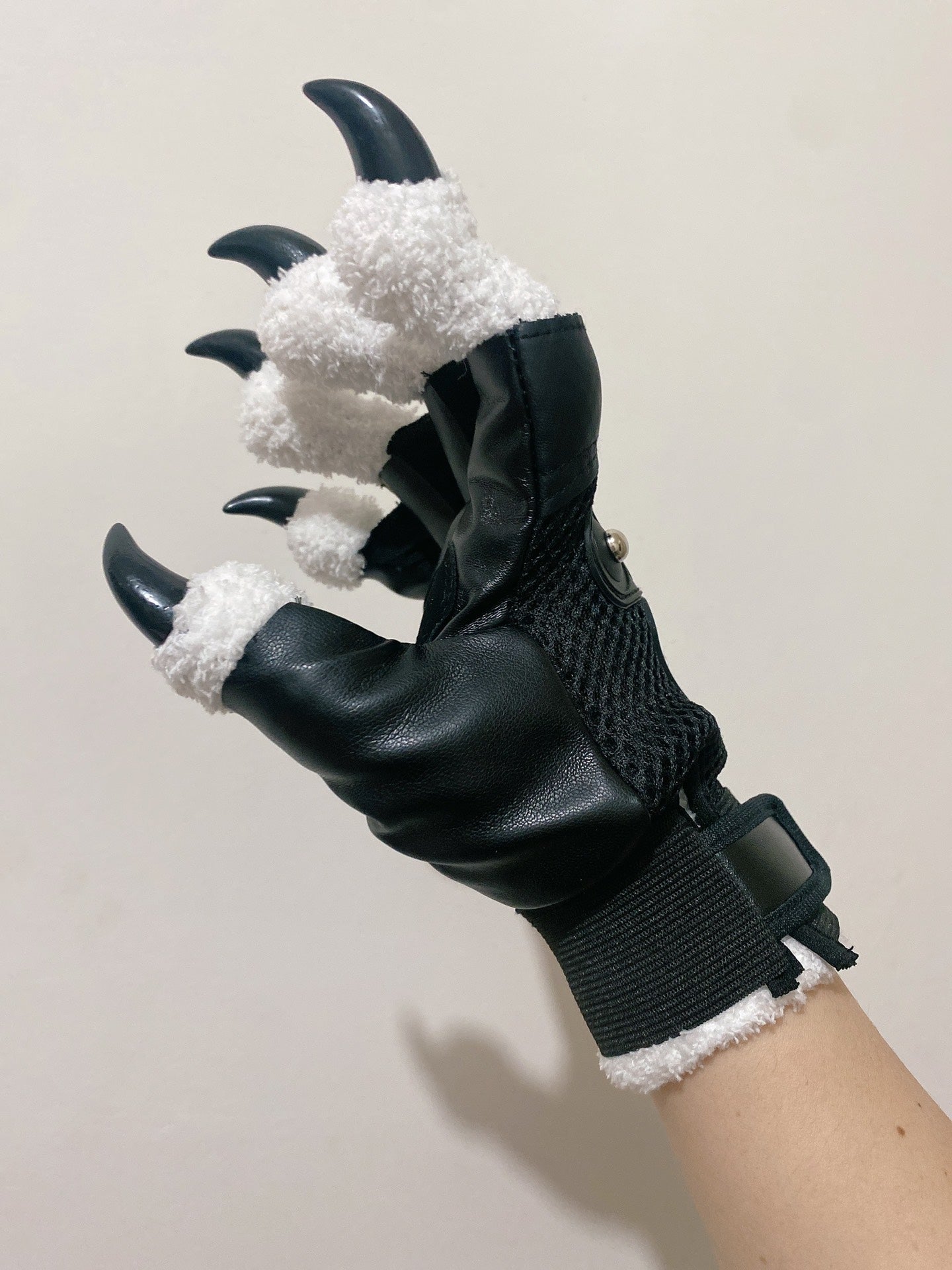 Close-fitting animal claws black Skeleton