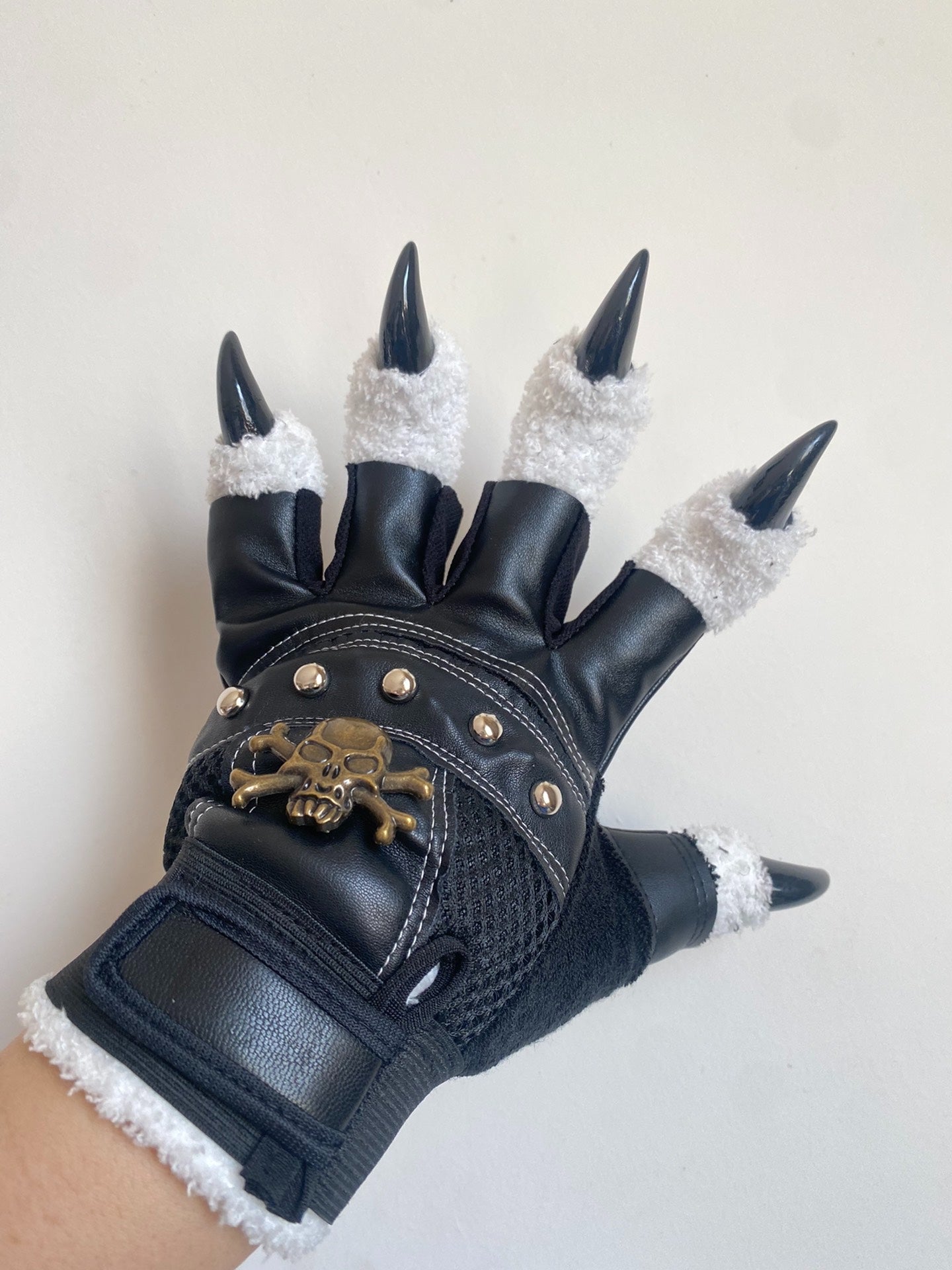 Close-fitting animal claws black Skeleton