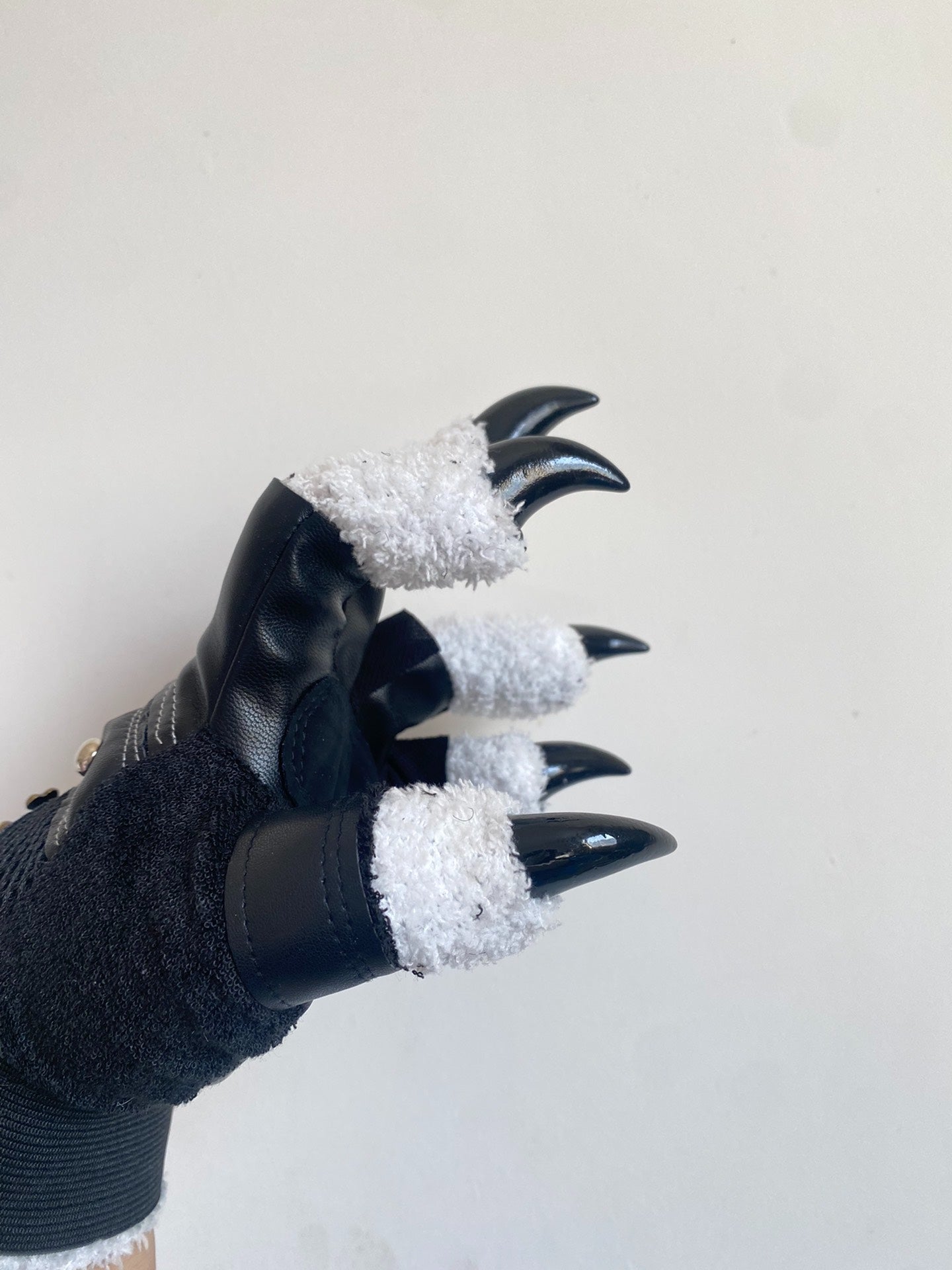 Close-fitting animal claws black Skeleton