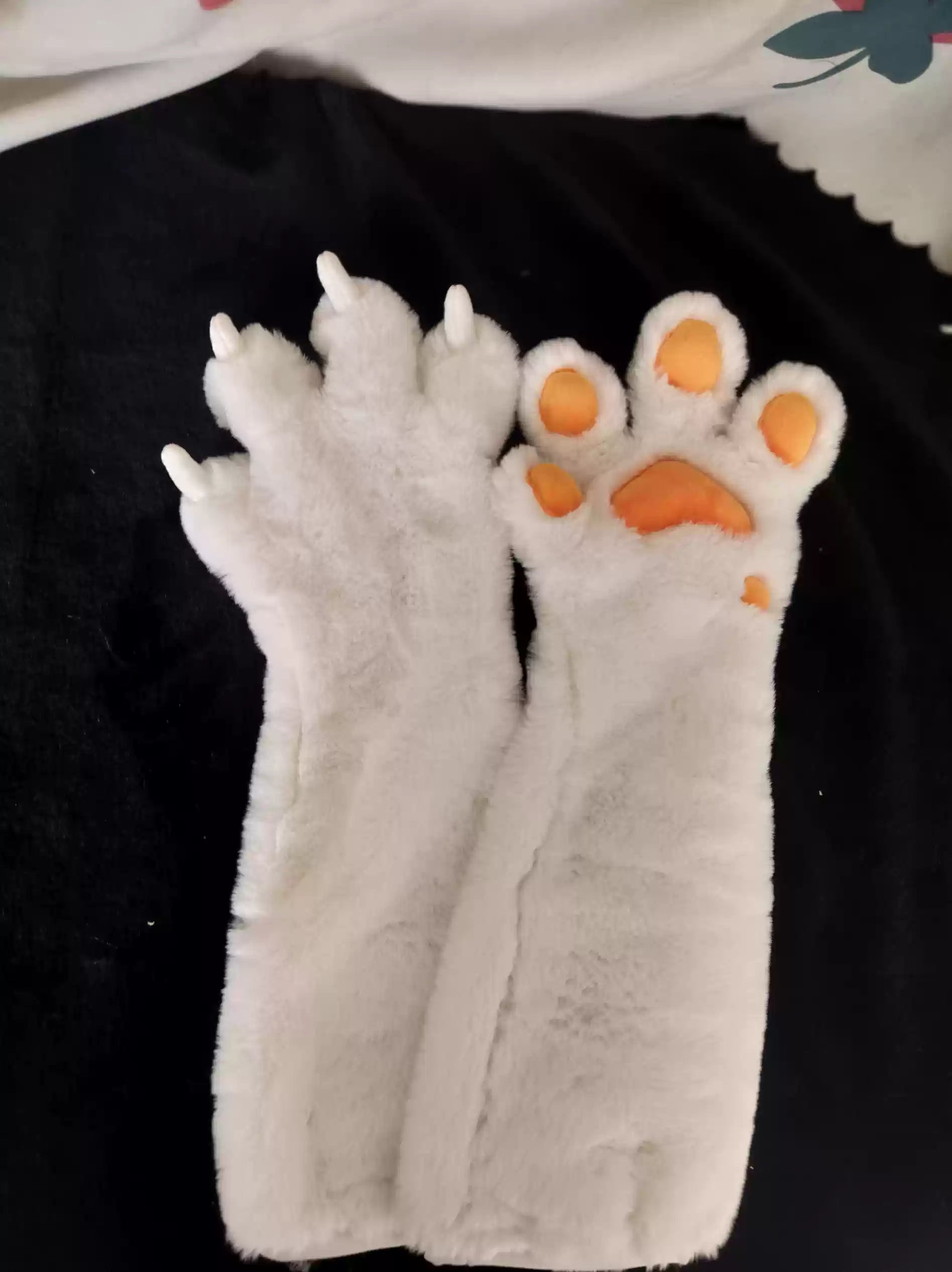 Furry Furui close-fitting claws in stock