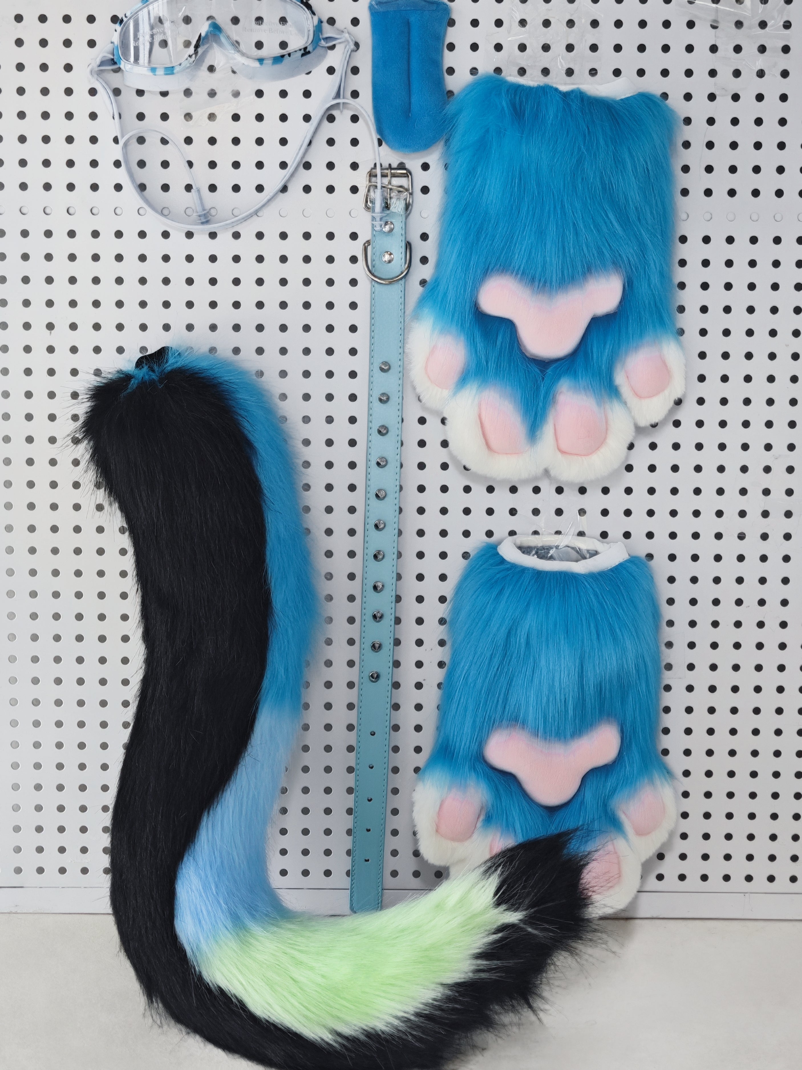 Blue Fox Kemono Head Fursuit (Gift Handpaws+Tail)